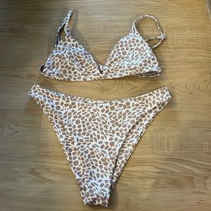 Women’s Giraffe Patterned Bikini Set- large